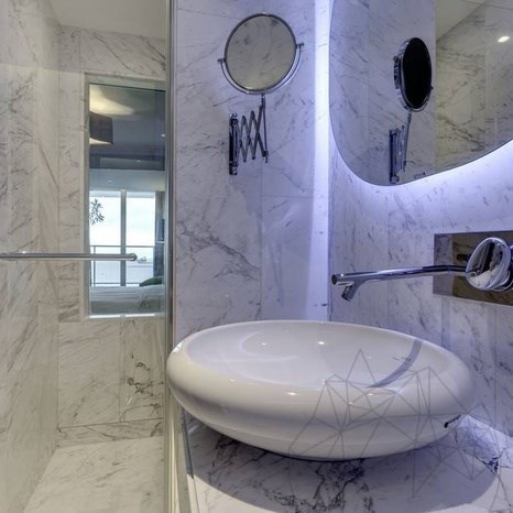 Calacatta Lucina Polírozott márvány méretre vágott tábla, 3 cm - Speciális projektek tétele