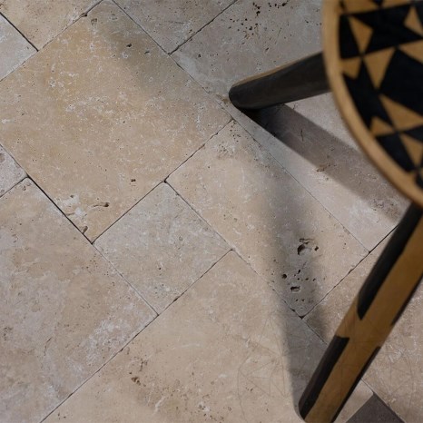 Klasszikus keresztbe vágott bukdácsolt travertin mini francia mintás készlet, 1 cm