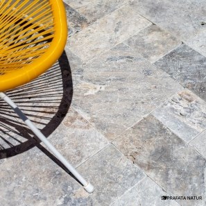 Ezüst keresztmetszetű, bukdácsolt travertin mini francia mintás készlet, 3 cm