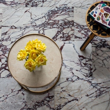 Arabescato Violet Polírozott márvány 61 x 30.5 x 1 cm (áttetsző)