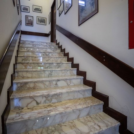 Különleges darabok Arabescato Oro csiszolt márvány, 2 cm - Különleges projektek