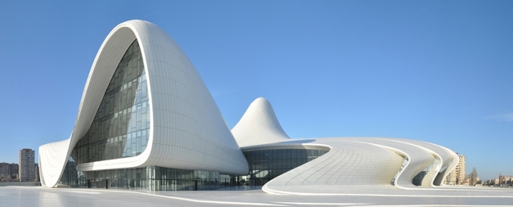 ZAHA HADID – „A görbe királynője”