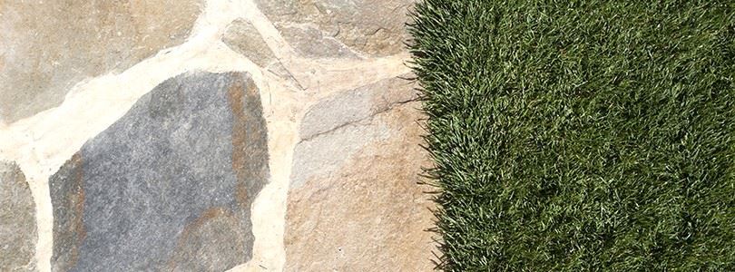 Külső dekorációs projektek Sikis Polygonal Slate-vel: otthoni bázis és sikátorok