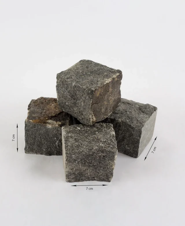 Antracit Splitface gránit macskakő, 7 x 7 x 7 cm, 1 tonna = 5-6 m2