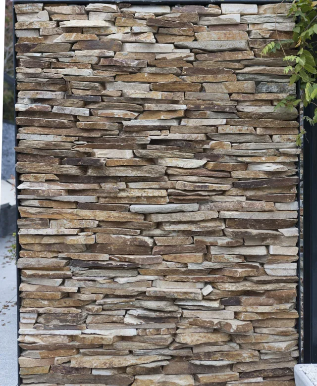 Slate Homa 3D Strips | Dekoratív kő függőleges burkolatokhoz, kültér-belső