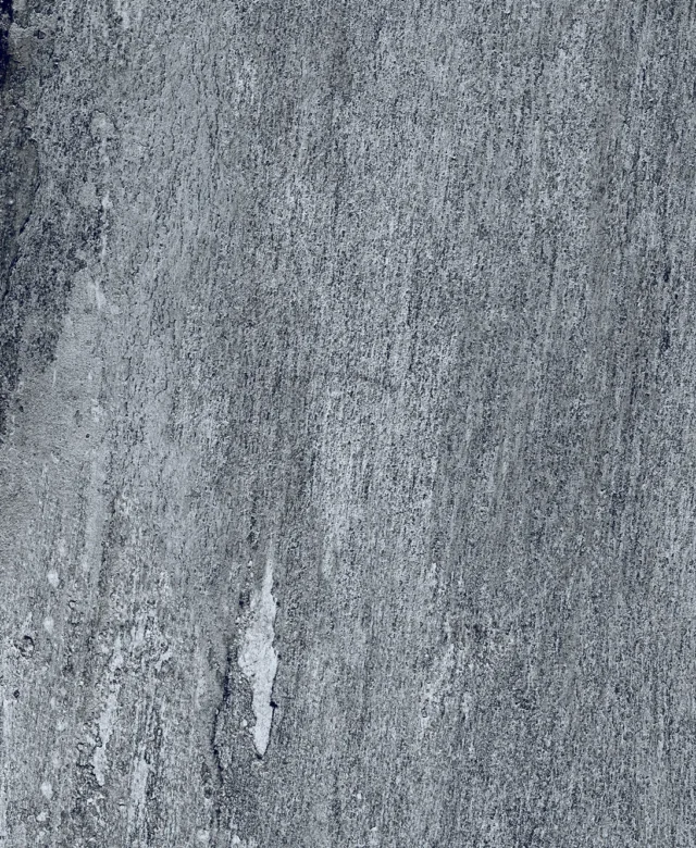 Szintezett kő L'ALTRA PIETRA Cervino Dark, 40 X 120 X 2 cm, R11 - Csúszásmentes kültéri használatra